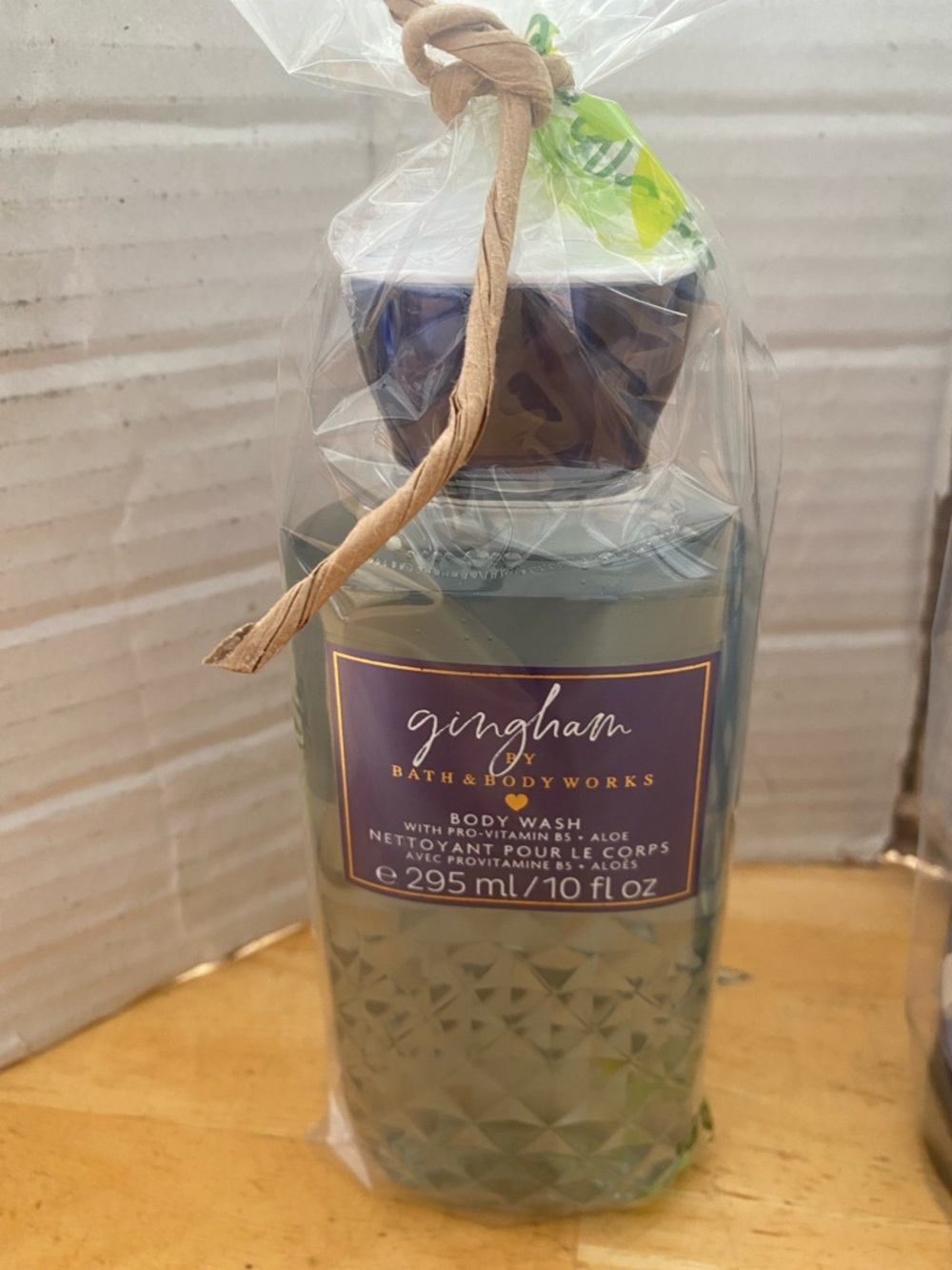 Bundle B&BW Gingham Body Wash (10 oz) & Body Cream (8oz) Full size NWT retail 35 - Picture 3 of 4